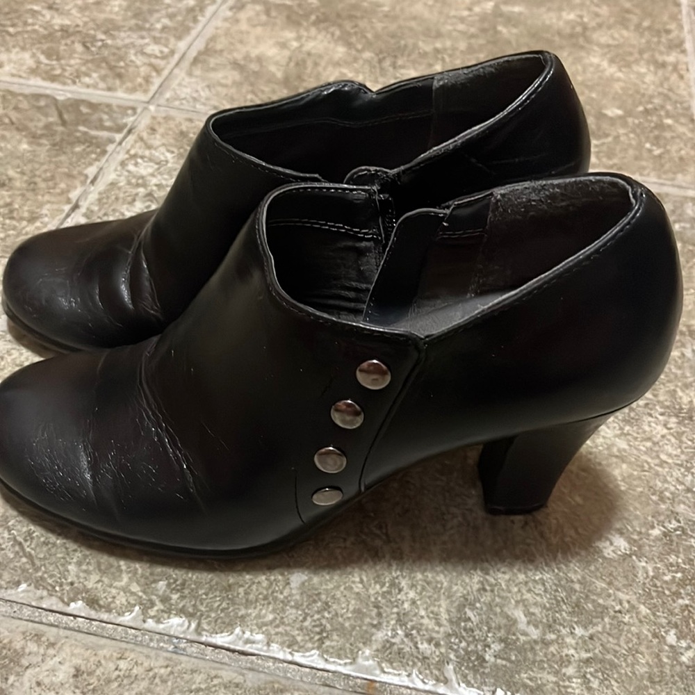 Black heeled shoes